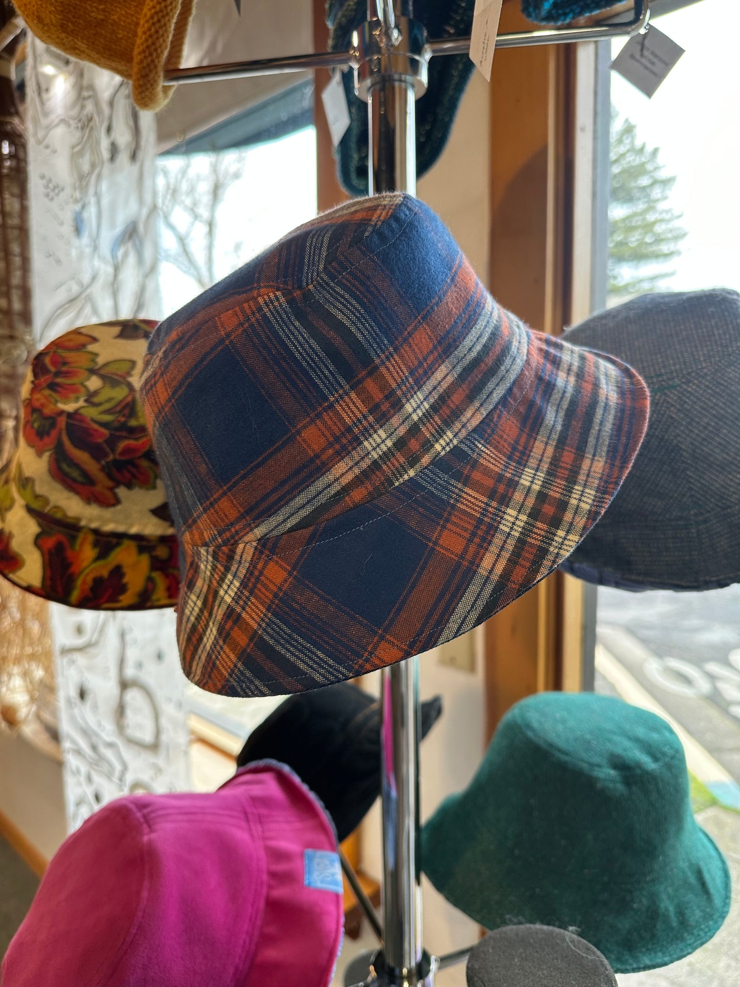 SMALL//21" ~ BUCKET HAT