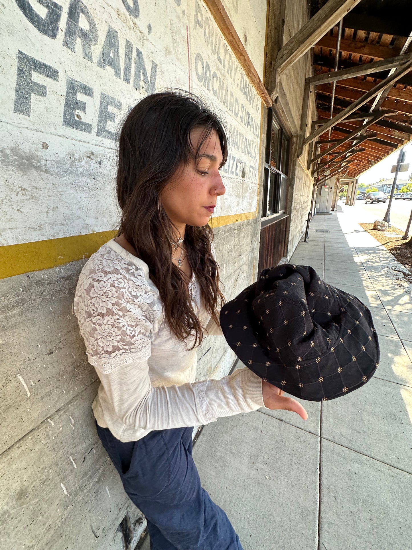 MEDIUM//22" ~ BUCKET HAT