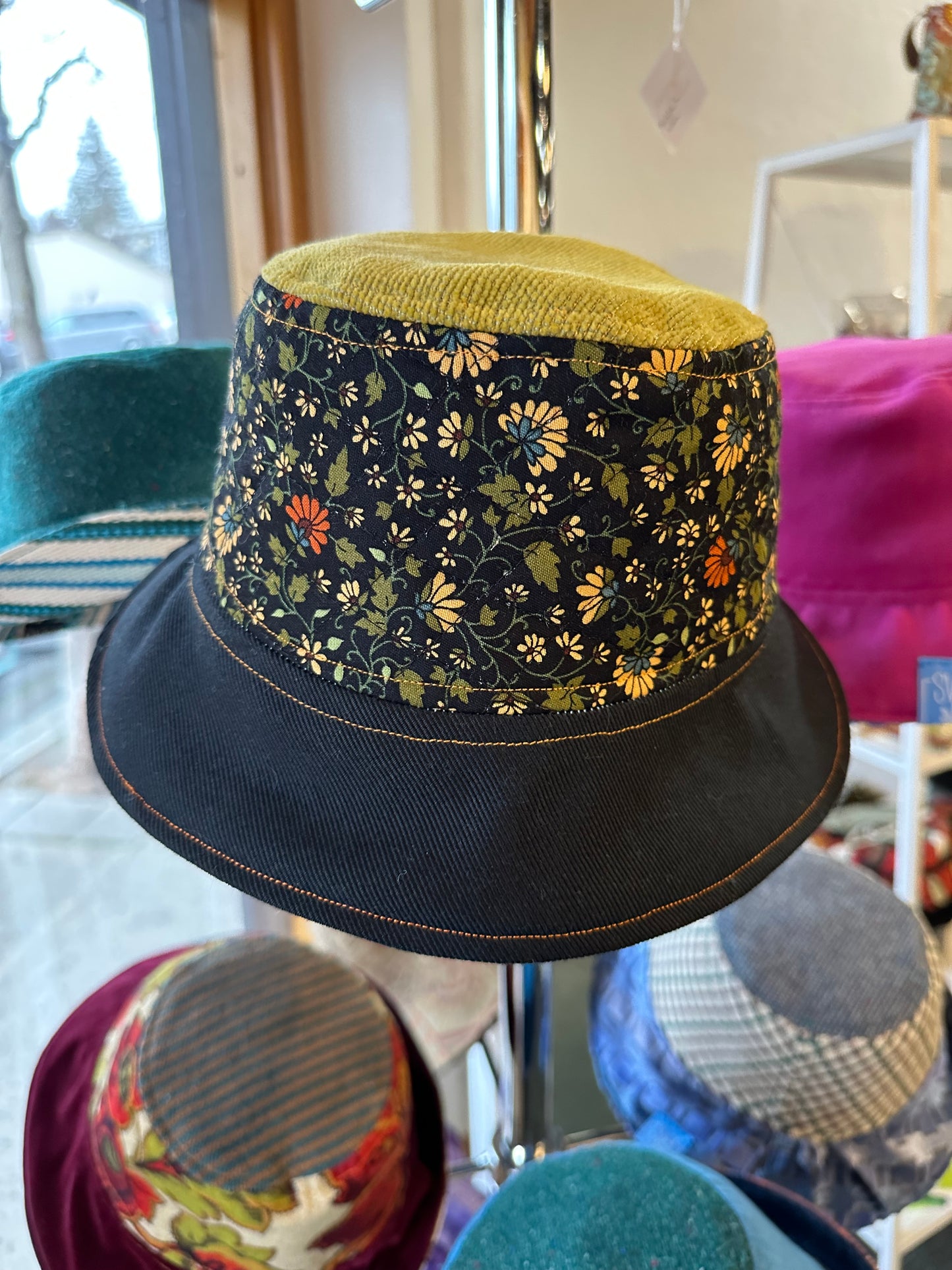 SMALL//21" ~ BUCKET HAT