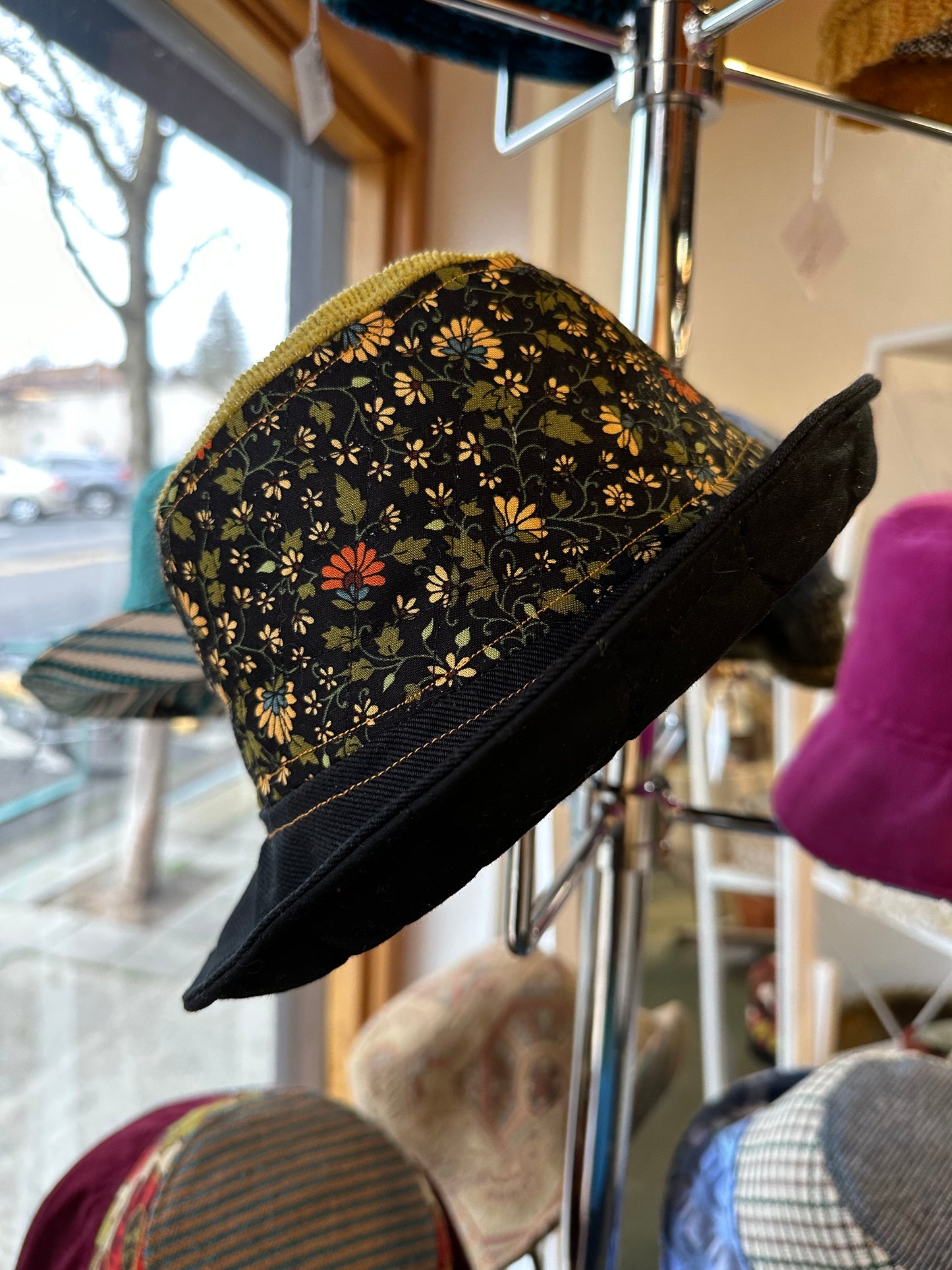 SMALL//21" ~ BUCKET HAT