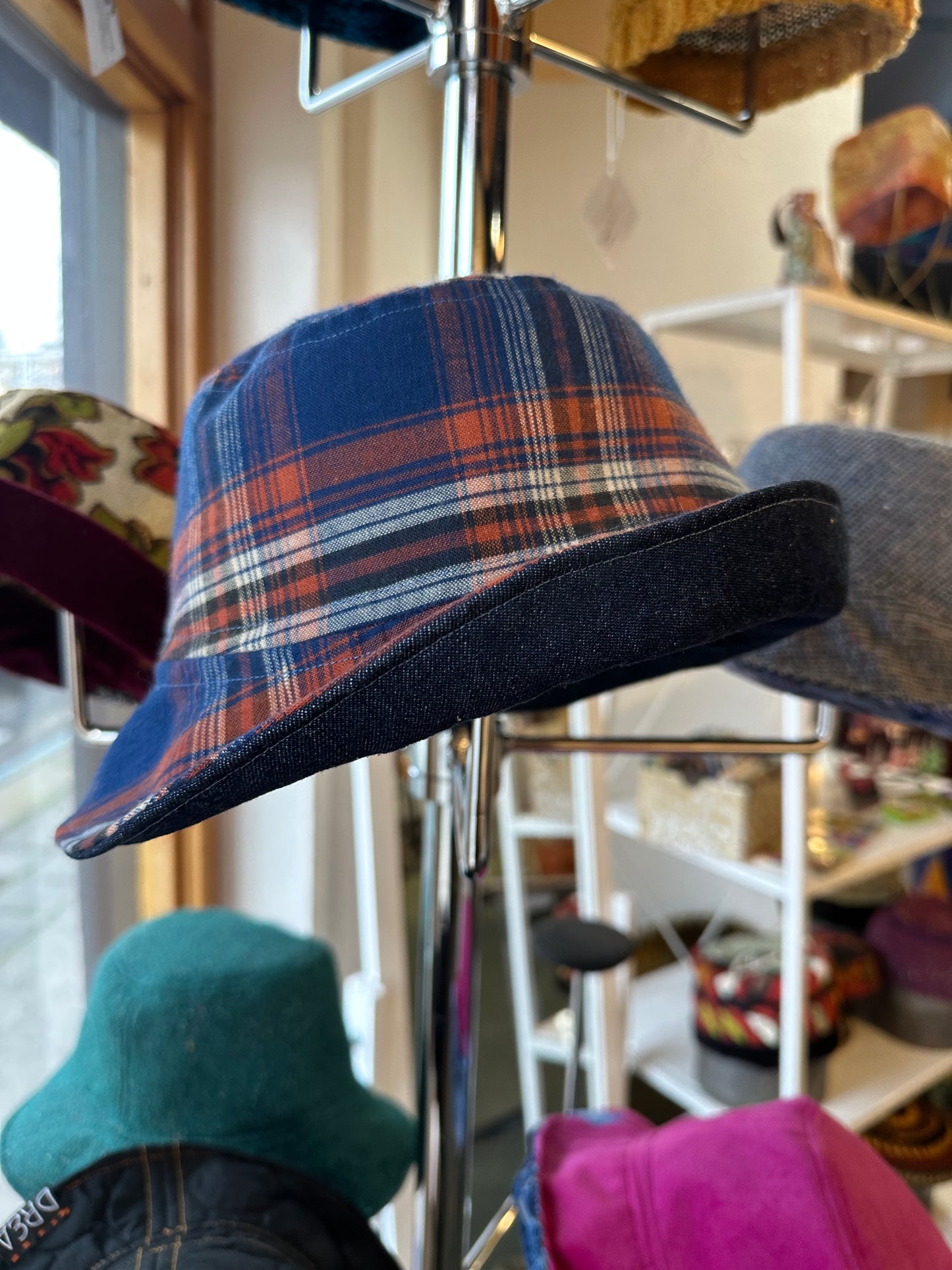 SMALL//21" ~ BUCKET HAT