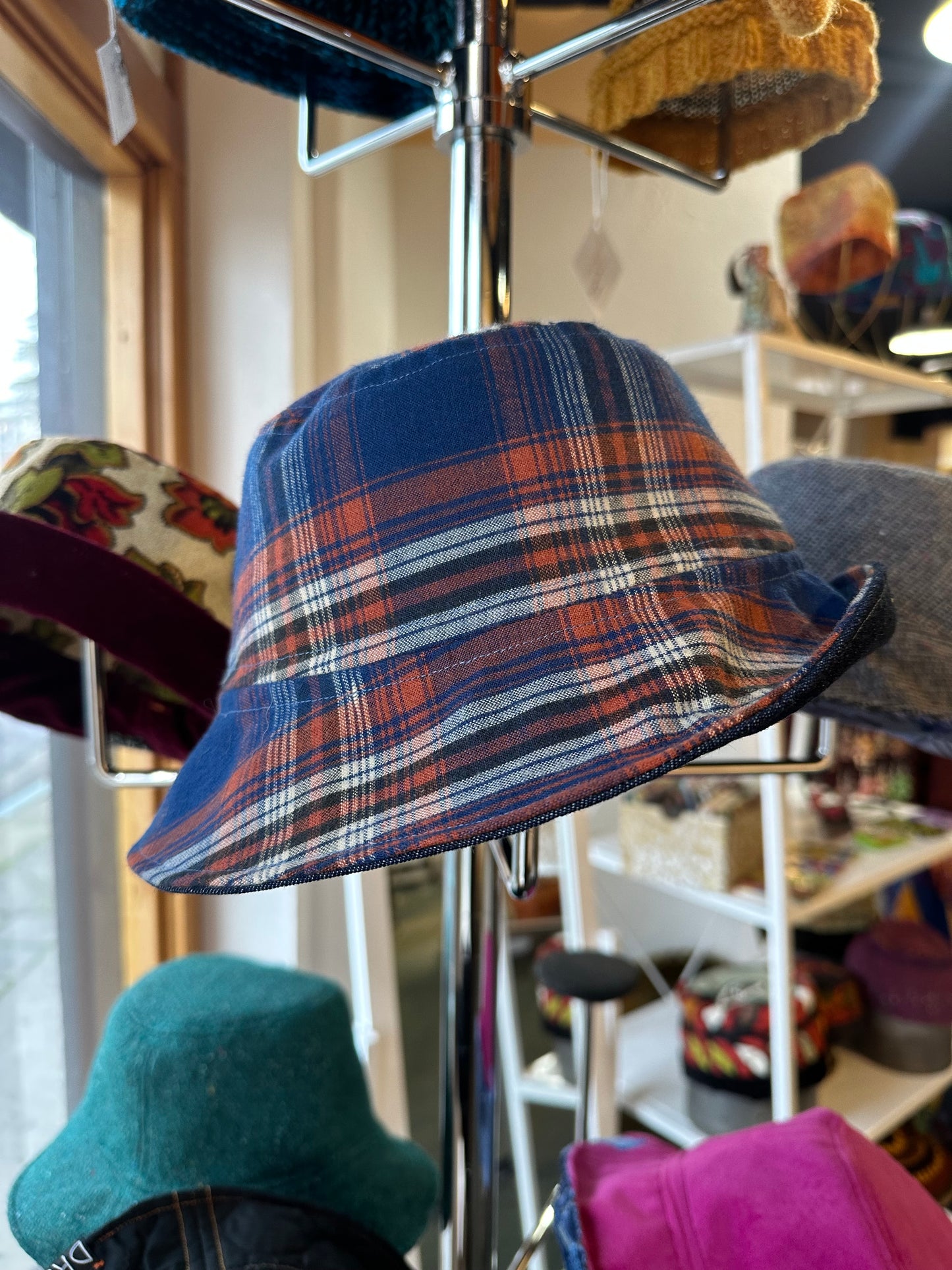 SMALL//21" ~ BUCKET HAT