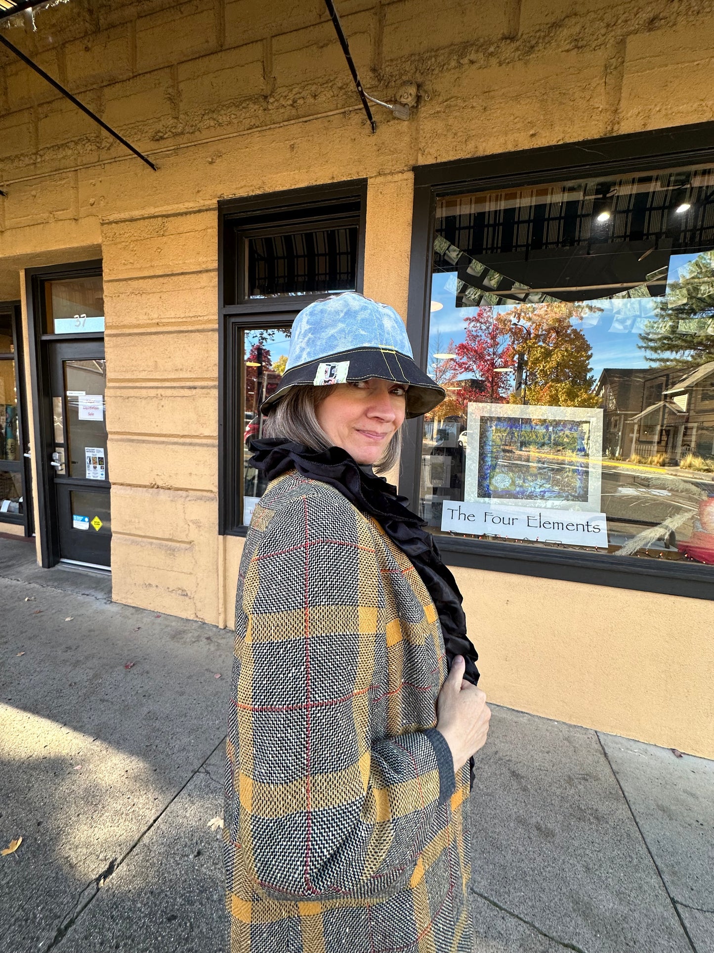 LARGE//23"~ BUCKET HAT