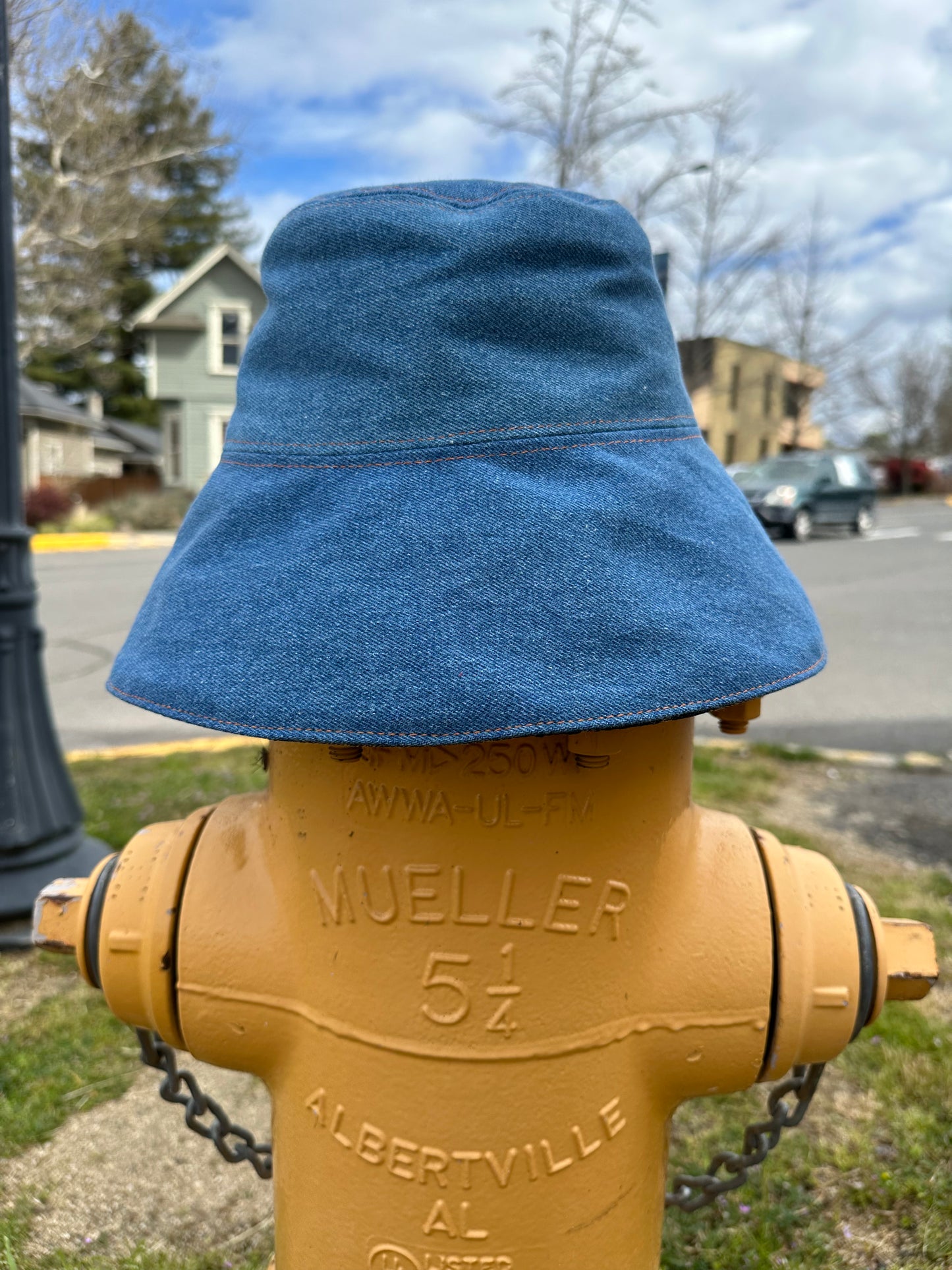 LARGE//23"~ BIG BRIM BUCKET