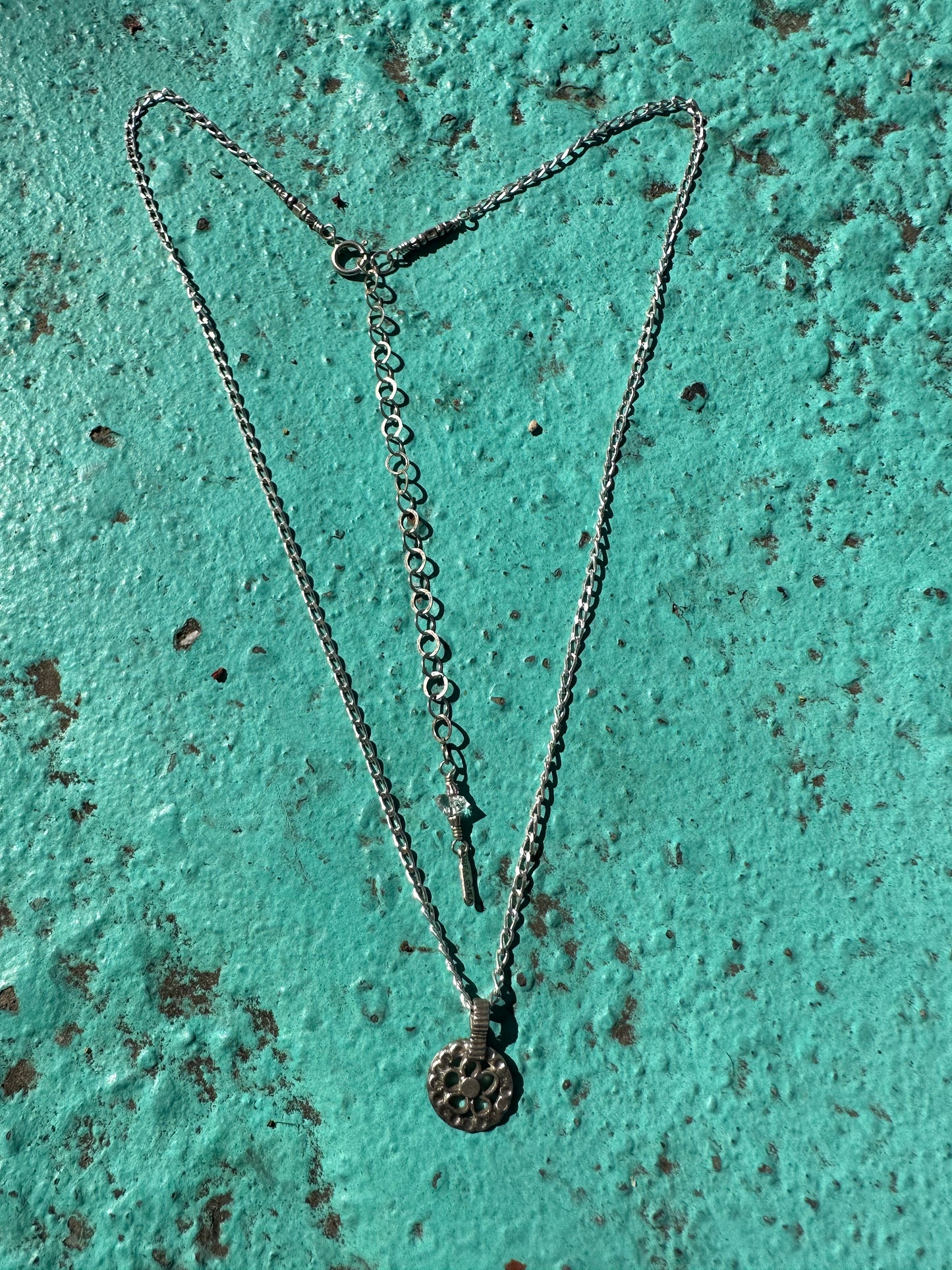 Lucky Vintage Mini Daisy Necklace