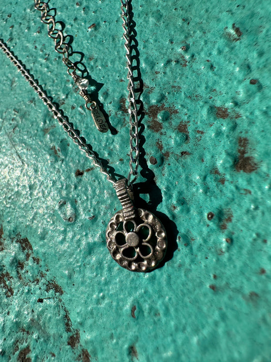 Lucky Vintage Mini Daisy Necklace