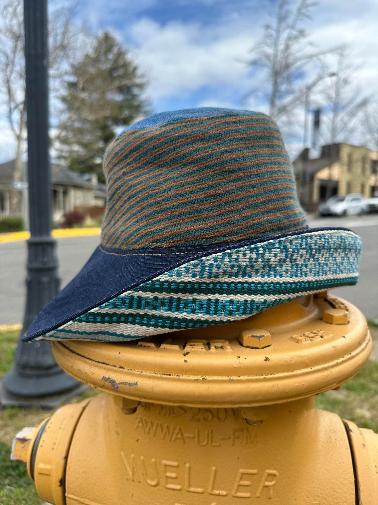 LARGE//23" ~  BIG BRIM BUCKET