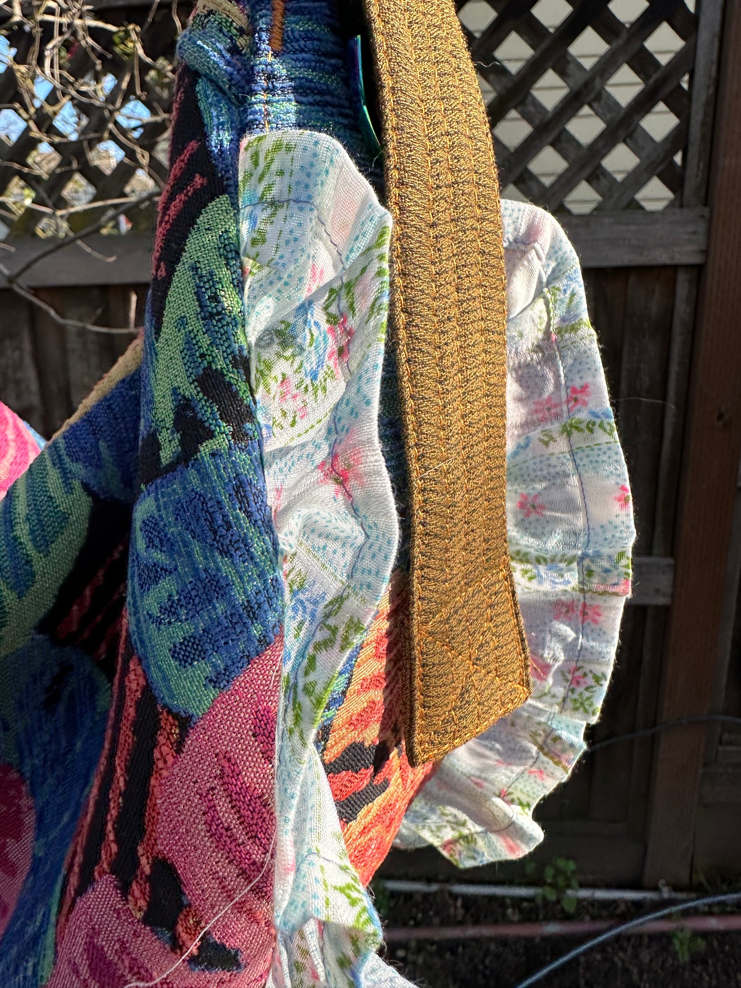 Median Lune (w/ruffle)