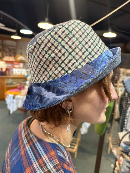 SMALL//21" ~ BUCKET HAT