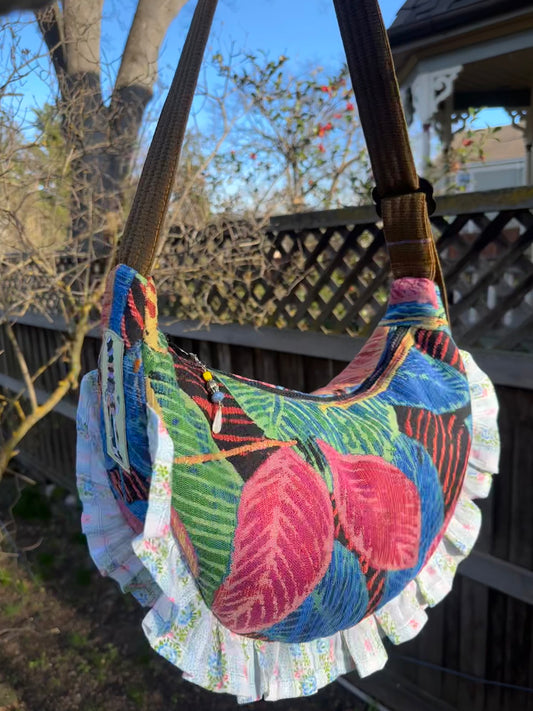 Median Lune (w/ruffle)