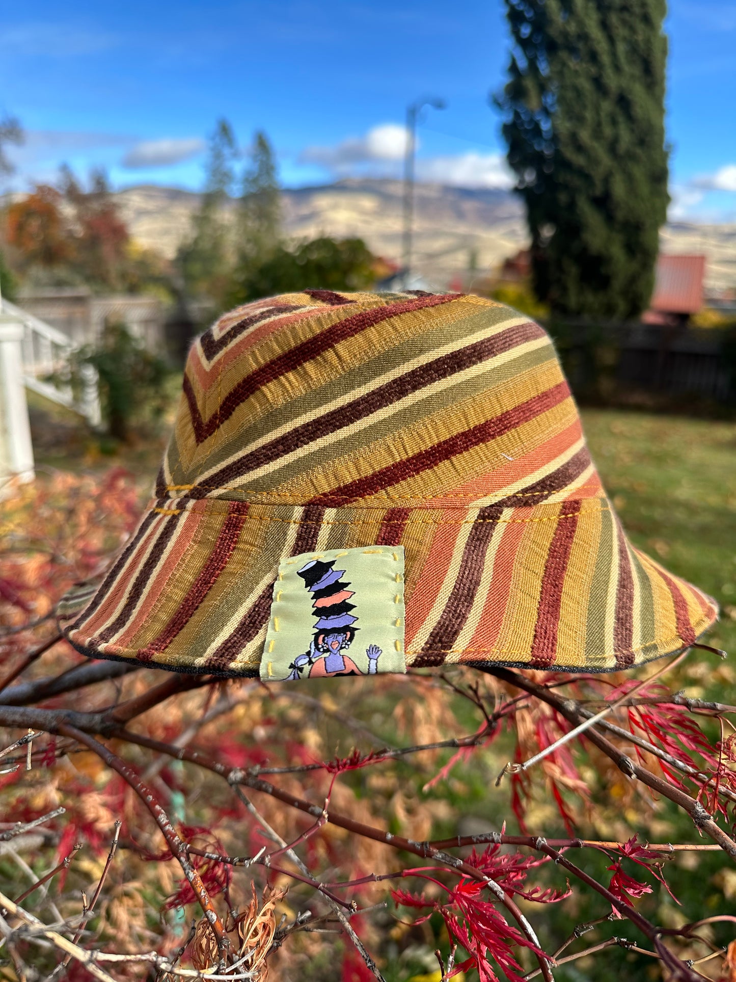 SMALL//21"~ BUCKET HAT